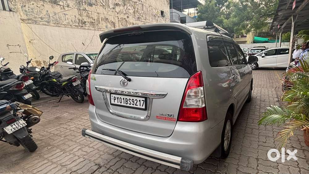 Toyota Innova 2.5 Vx 8 Str Bs-iii, 2012, Diesel