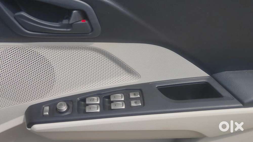 Mahindra Xuv300 W4, 2023, Petrol