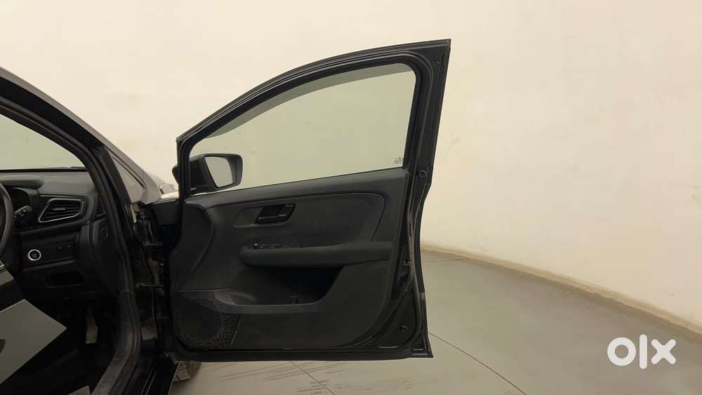 Tata Altroz 1.2 Xza Plus Dark Edition Dct, 2023, Petrol