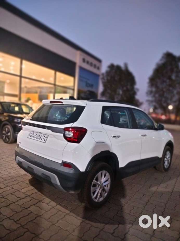 Skoda Kylaq Signature, 2025, Petrol