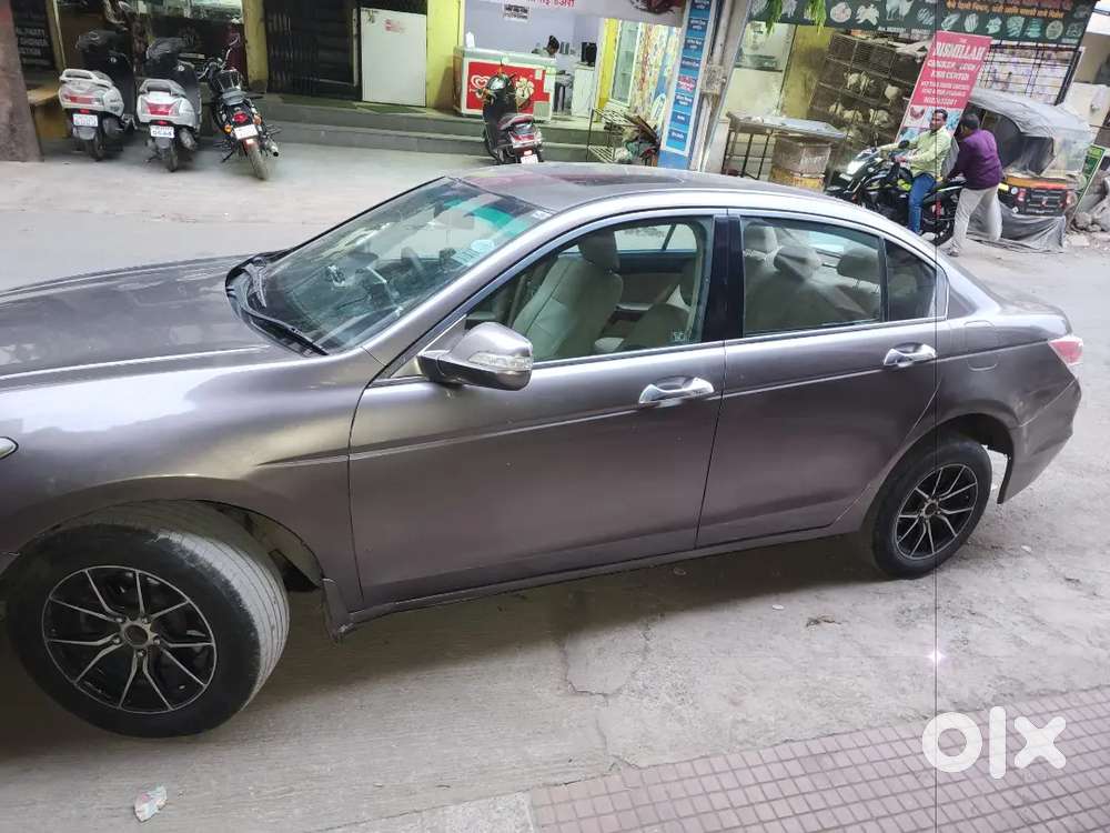 Top Model Honda Accord With Sunroof, Alloys, Cng With 20 - 25 Km Avg