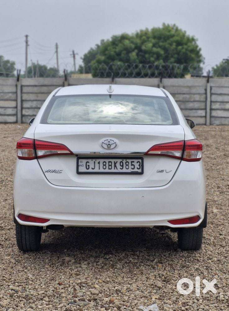 Toyota Yaris V Cvt, 2018, Petrol