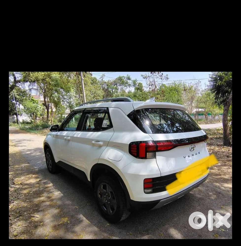 Hyundai Venue 2024 Petrol 4500 Km Driven