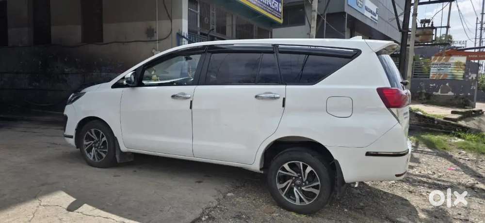 Toyota Innova Crysta 2022 Variant