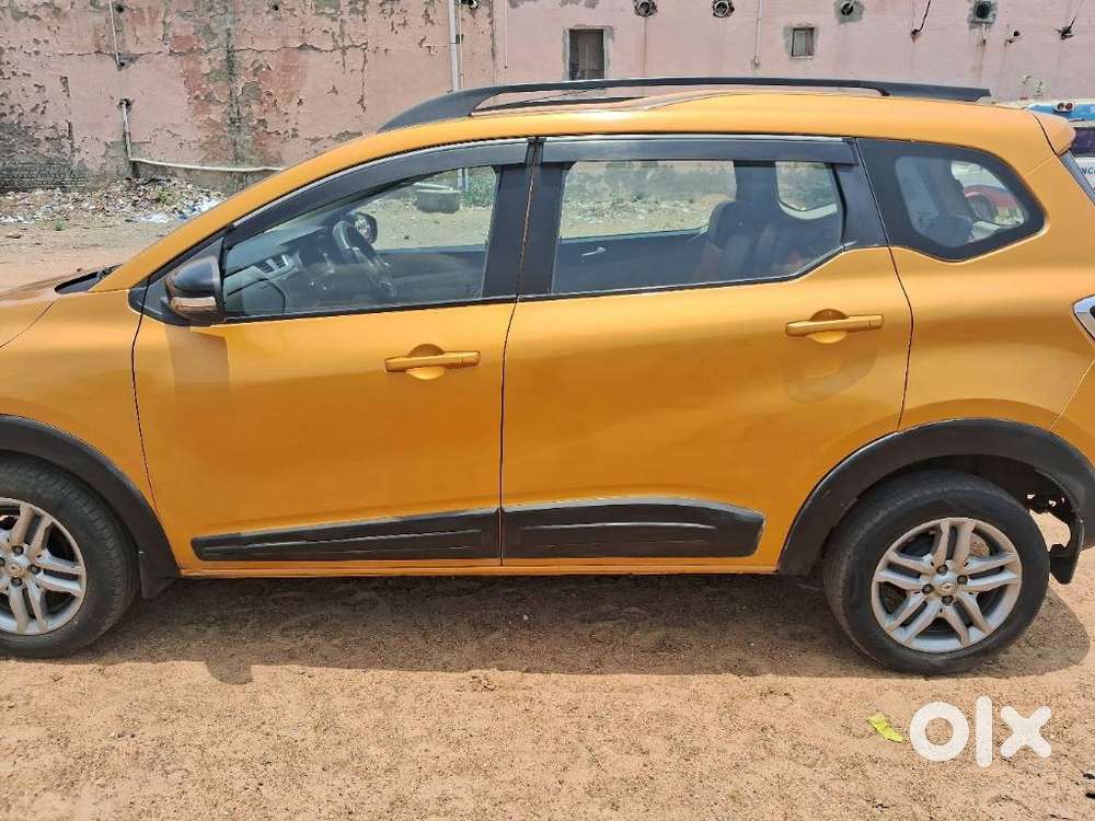 Renault Triber Rxz, 2022, Petrol