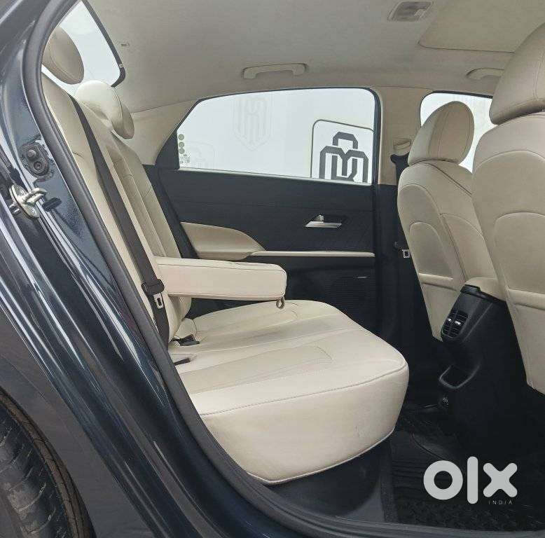 Hyundai Verna Sx (o) 1.5 Vtvt Ivt [2023 - 2026], 2024, Petrol