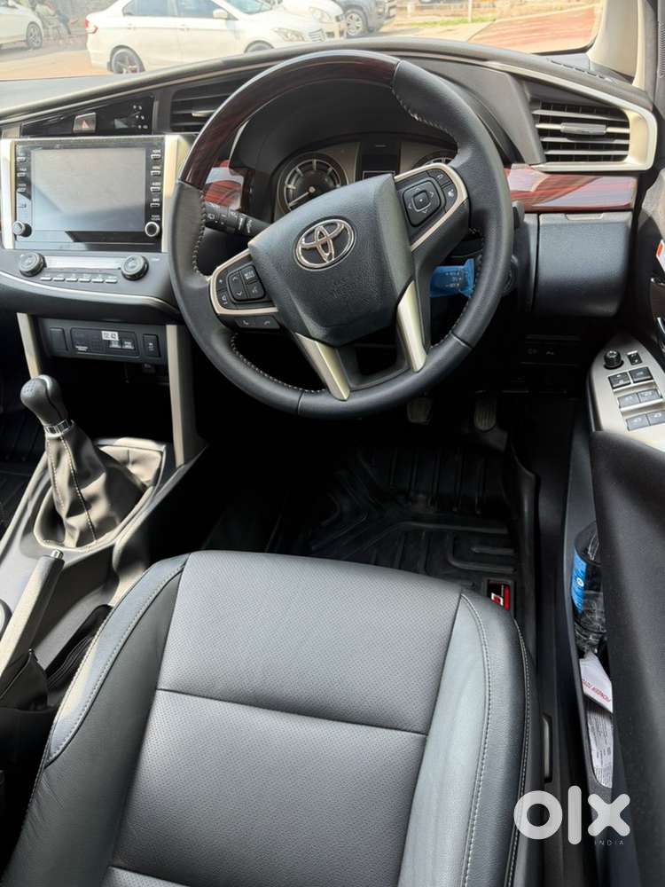 Toyota Innova Crysta 2025