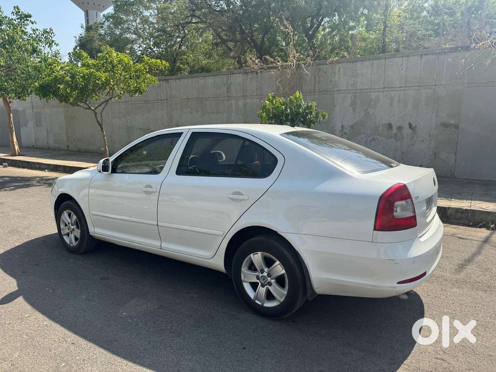 Skoda Laura Ambition 2.0 Tdi Cr Mt, 2011, Diesel
