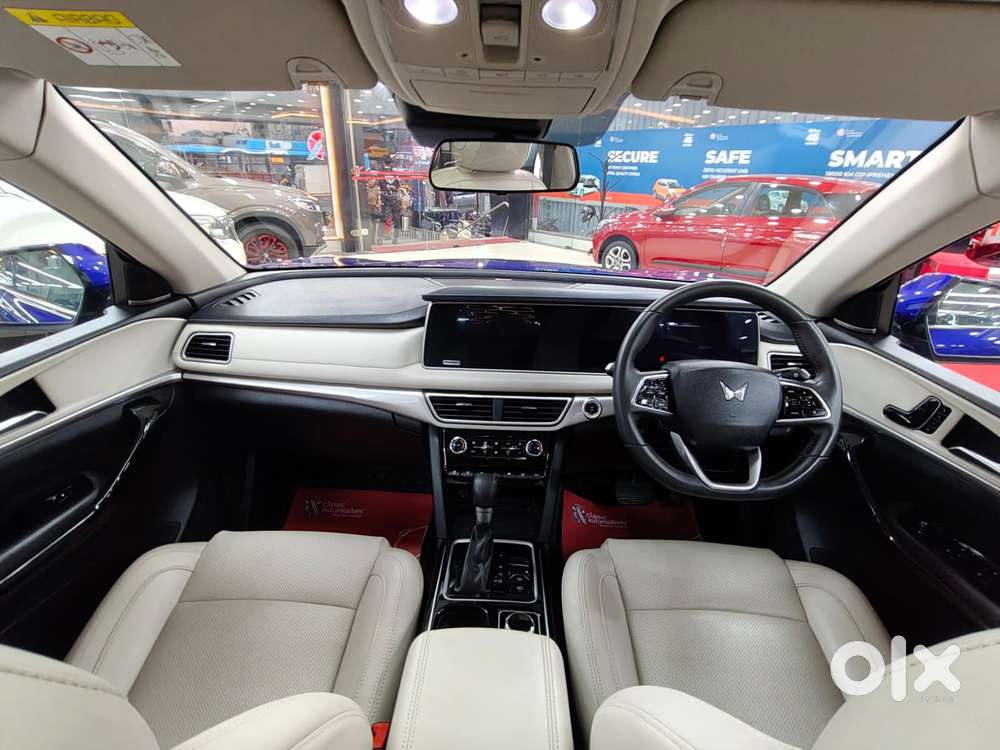 Mahindra Xuv700 2.2 Ax 7 Diesel At Luxury Pack Str Awd, 2023, Diesel