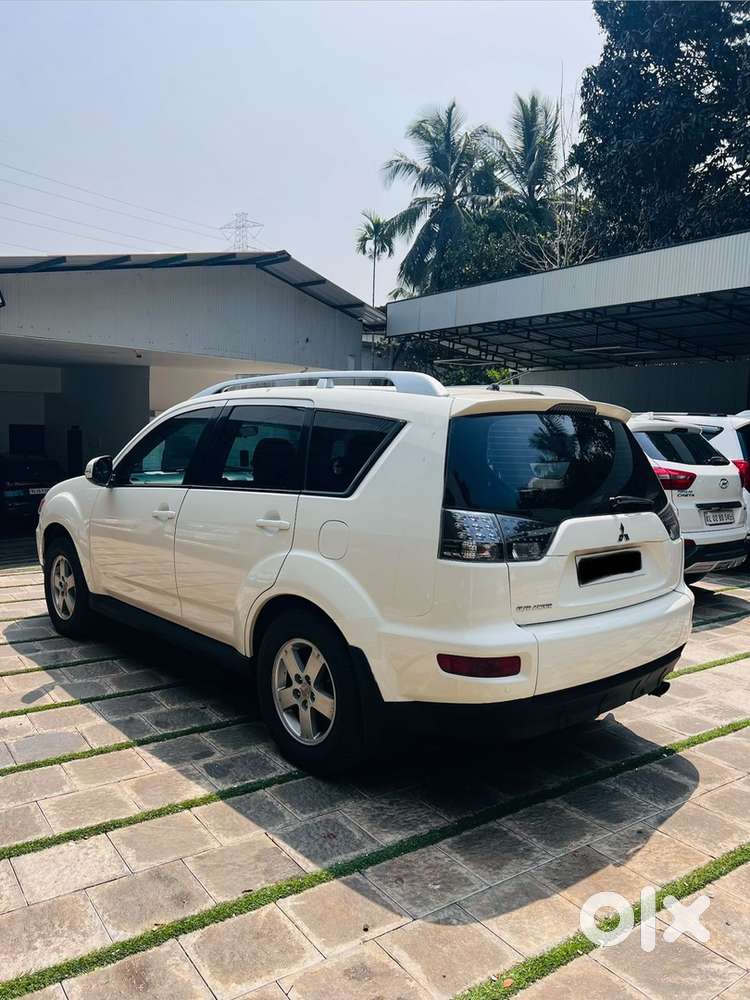 Mitsubishi Outlander 2010 Petrol Well Maintained