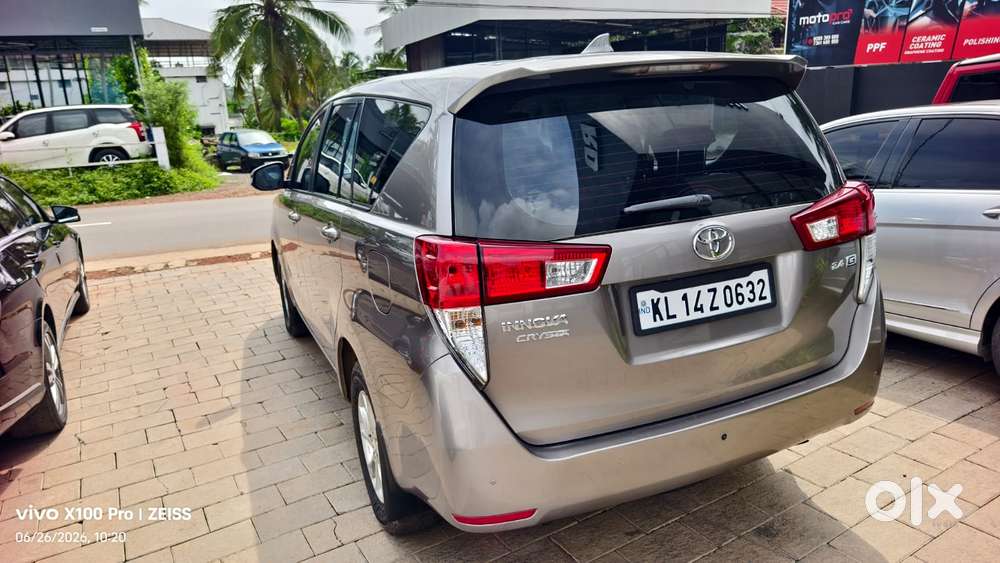 Toyota Innova Crysta 2.4 G Plus Mt 8 Str, 2020, Diesel