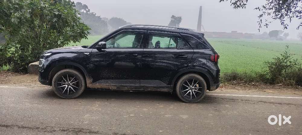 Hyundai Venue 2024 Petrol 80000 Km Driven