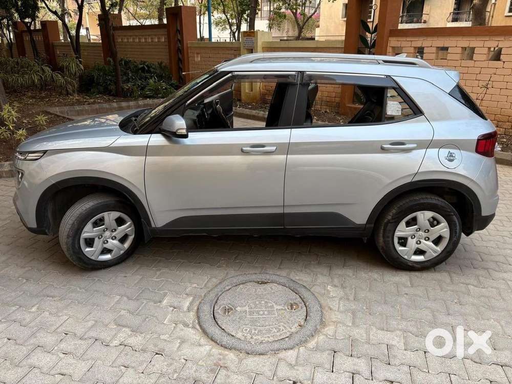 Hyundai Venue 2022 Petrol Well Maintained