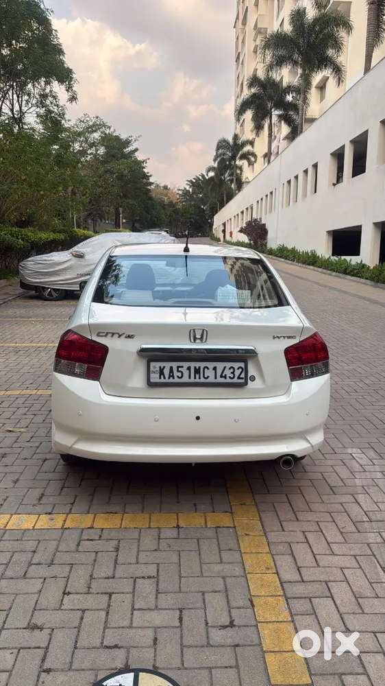 Well Maintained 2011 Honda City Company Serviced