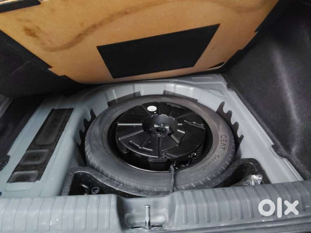 Skoda Slavia Style 1.0l Tsi At, 2022, Petrol