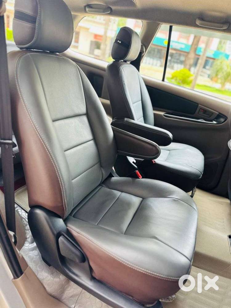 Toyota Innova 2.5 G (diesel) 7 Seater Bs Iv, 2015, Electric
