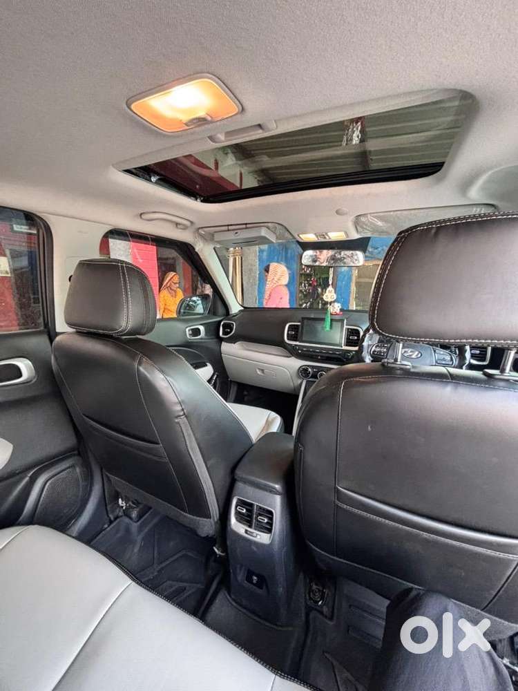 Hyundai Venue 2025 Petrol 9100 Km Driven