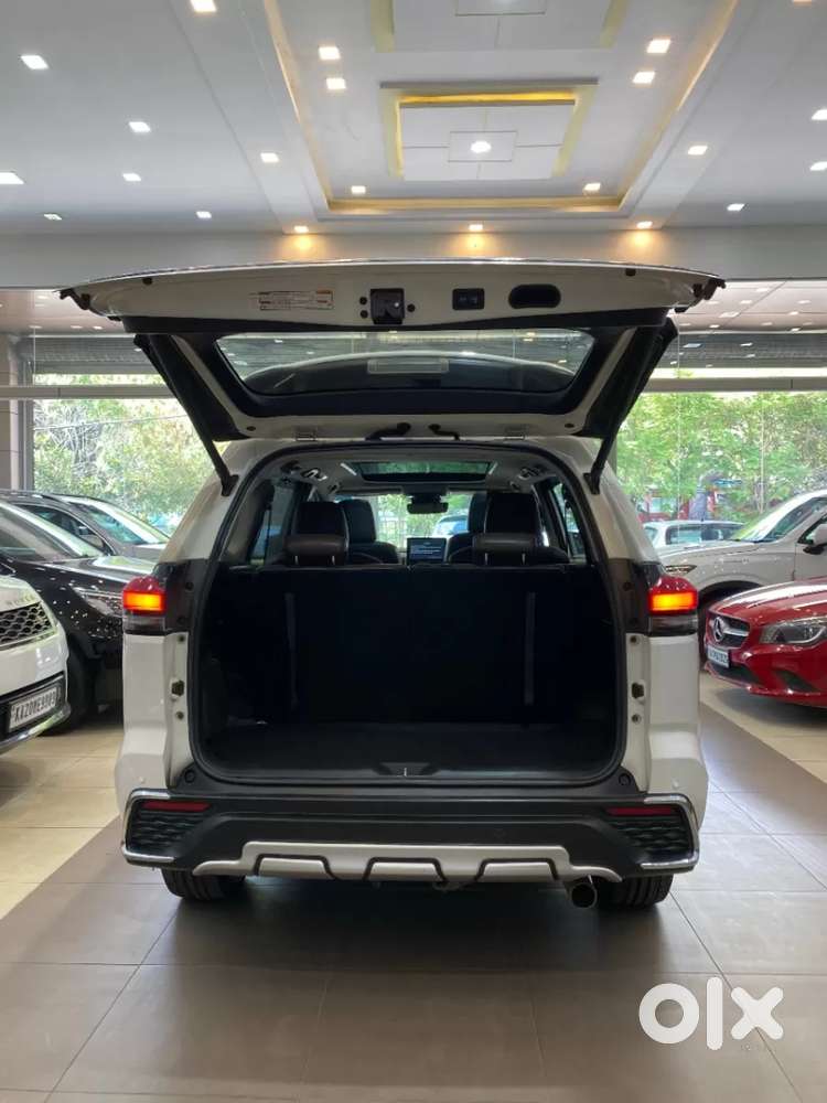 Toyota Innova Hycross 2.0 Zx Hybrid 7 Str, 2023, Petrol