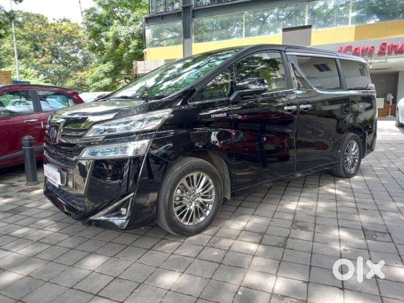 Toyota Vellfire 2.5 Executive Lounge, 2022, Petrol