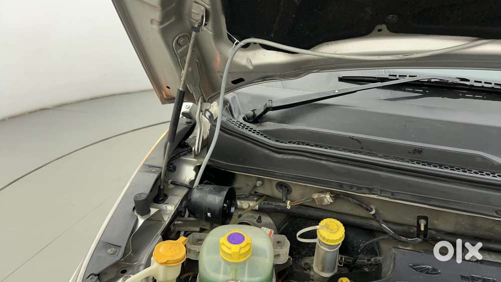 Mahindra Kuv 100 Mfalcon G80 K8 Dual Tone, 2017, Petrol