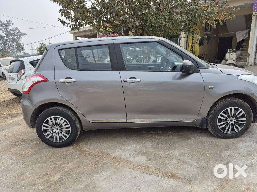 Maruti Suzuki Swift Vxi + Manual, 2017, Petrol