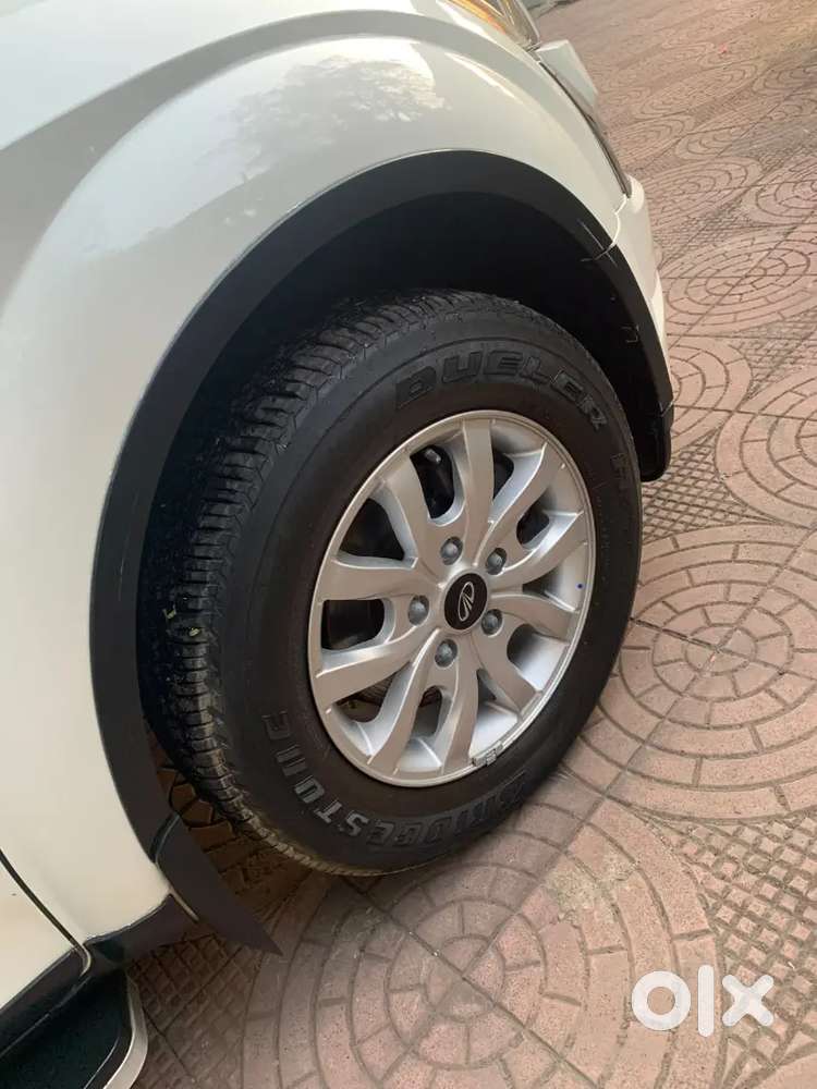 Mahindra Xuv500 2017 Diesel Manual Pearl White Top Model