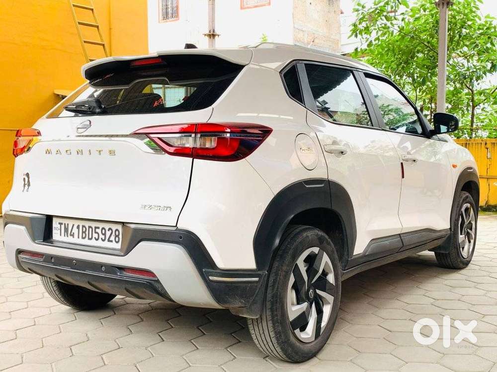 Nissan Magnite Kuro Edition Petrol Amt, 2024, Petrol