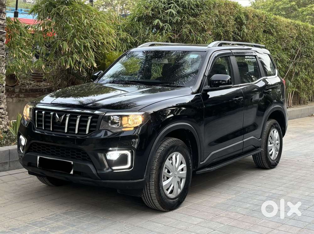 Mahindra Scorpio N Z2 Petrol Mt 7 Str, 2025, Petrol