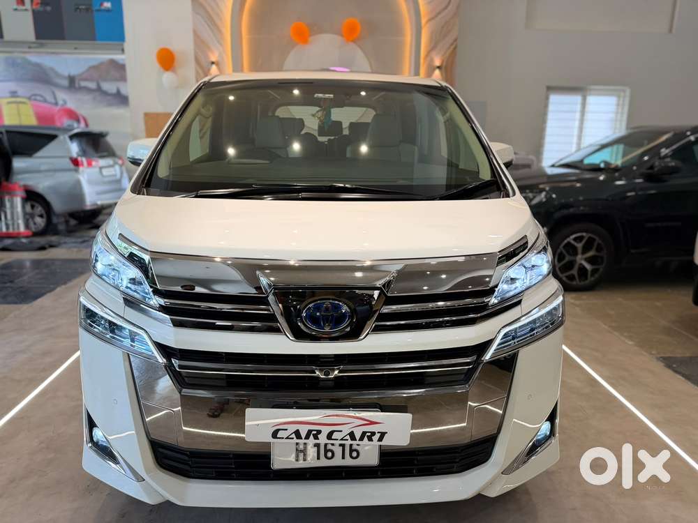Toyota Vellfire 2.5 Executive Lounge, 2023, Petrol