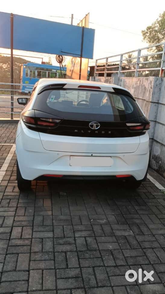 Tata Altroz 1.2 Xe, 2021, Petrol