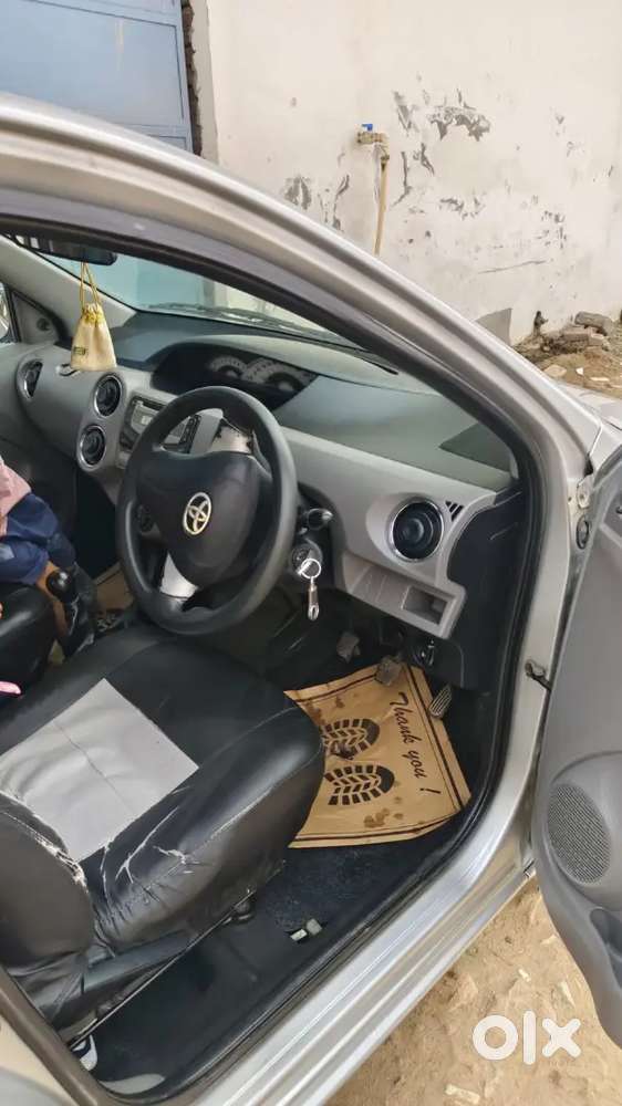 Toyota Etios [2010-2012] Petrol