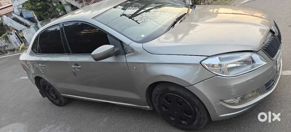 Skoda Rapid 1.6 Ambition 2013