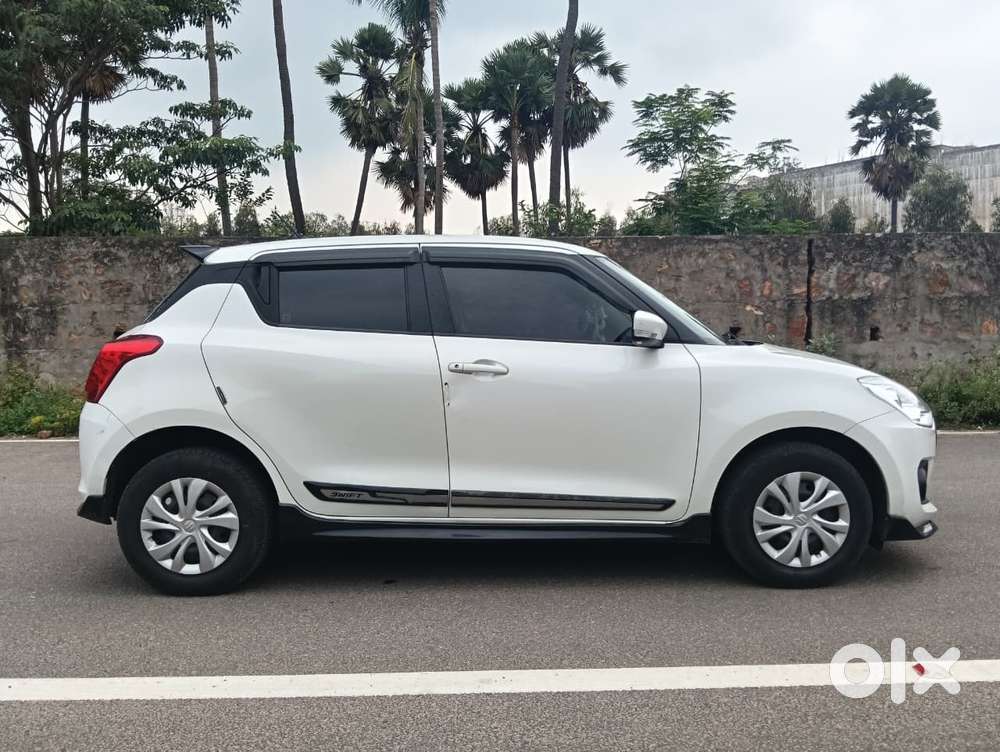 Maruti Suzuki Swift Vxi + Manual, 2023, Petrol
