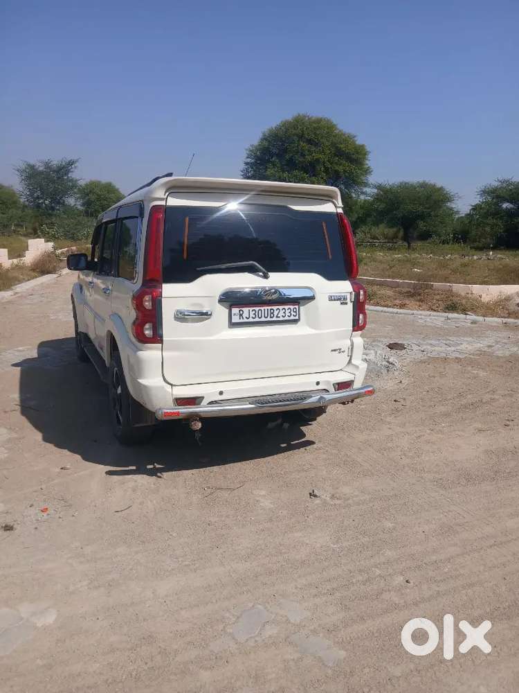 Mahindra Scorpio Diesel S11 दिसम्बर 2017