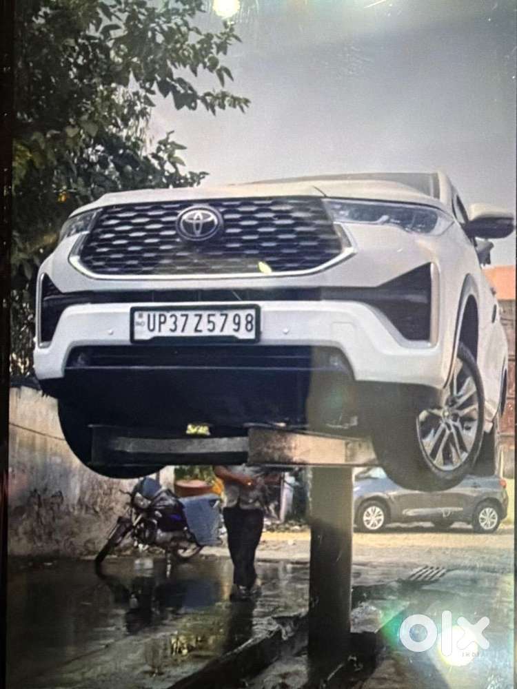 Toyota Innova Hycross 2025 Petrol 12000 Km Driven