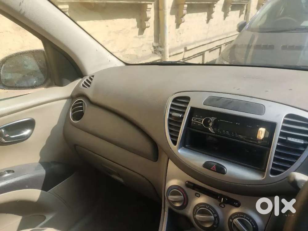 Good Condition Car 4 Tyers New A.c Is Good