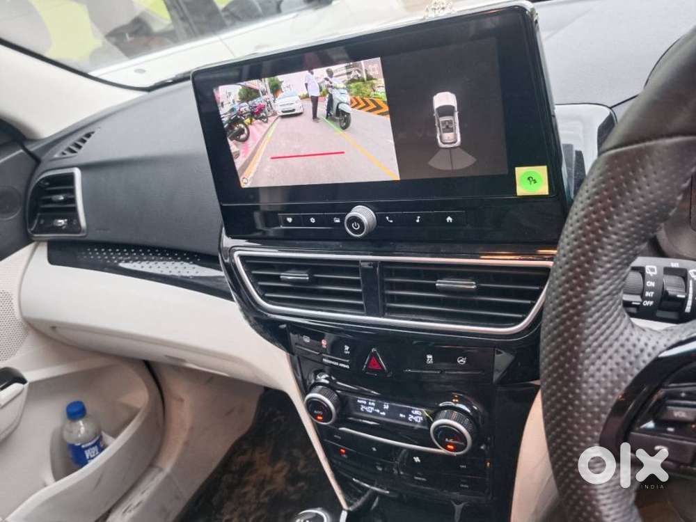 Mahindra Xuv 3xo Ax5 Pm Mt, 2024, Petrol
