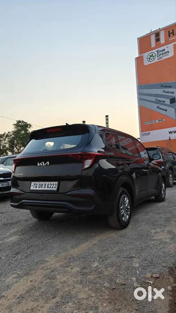 Kia Carens 2024 Petrol Well Maintained
