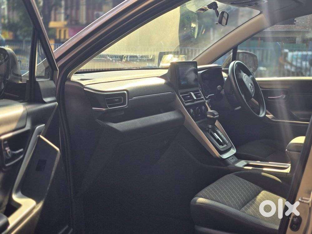 Toyota Innova Hycross 2.0 G-slf 8 Str, 2023, Petrol