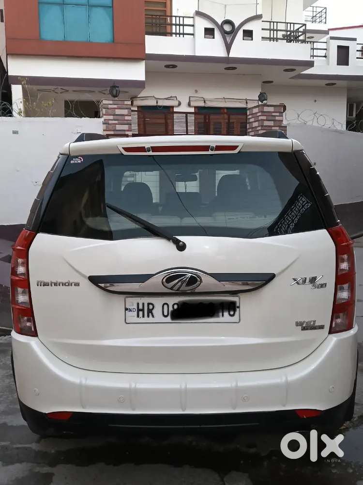 Xuv 500 W10 Amt 4*4 Sunroof Top Model