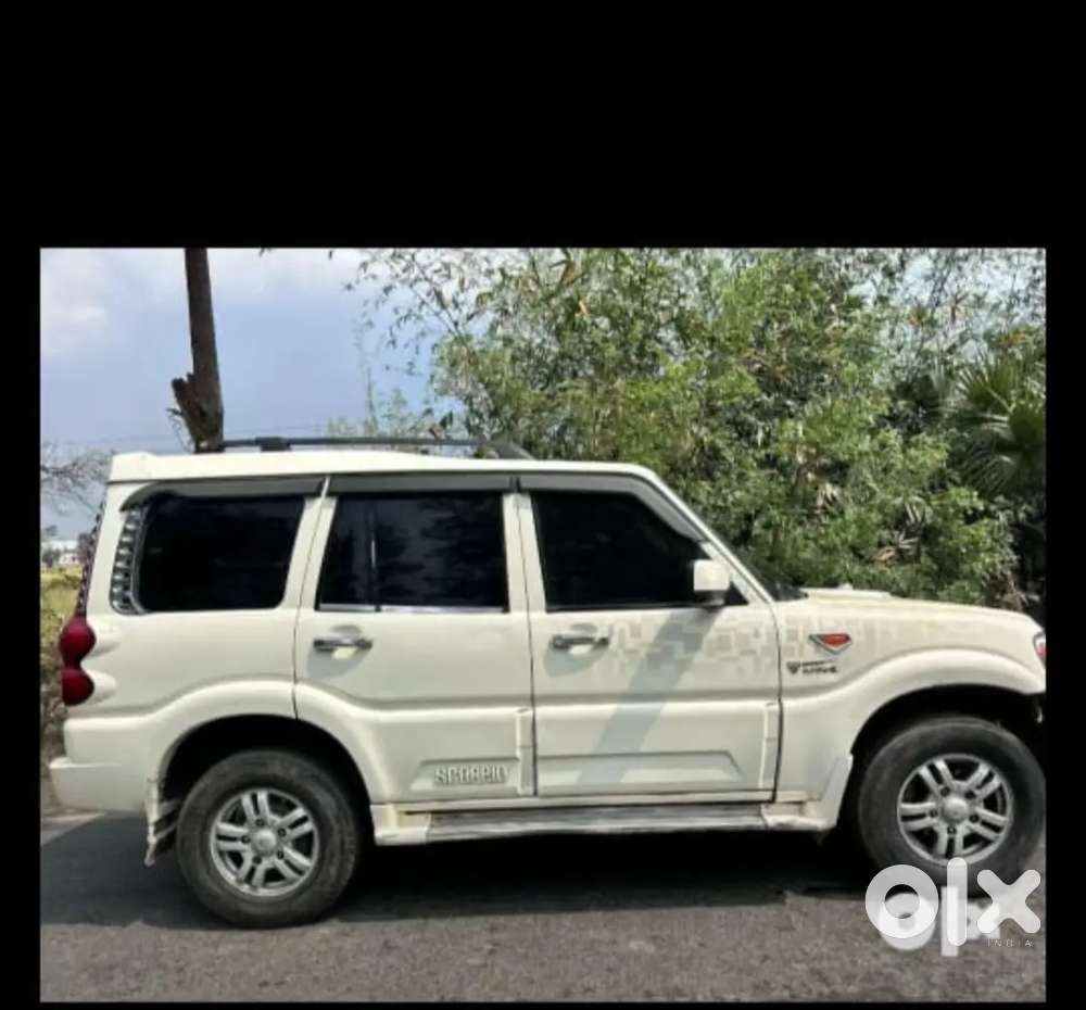 Mahindra Scorpio Classic 2013 Petrol 110000 Km Driven