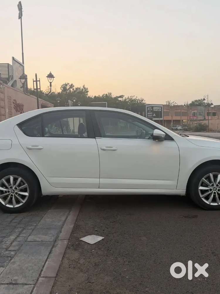 2015 Skoda Octavia 2.0 Tdi Ambition | 93,000 Km | 2nd Owner | Vip No.
