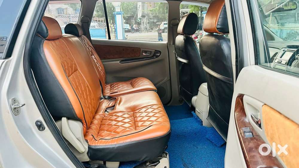 Toyota Innova 2004-2011 2.5 V Diesel 8-seater, 2012, Diesel