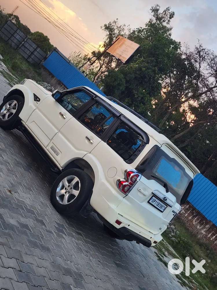 Mahindra Scorpio 
1st Owner 
Android System