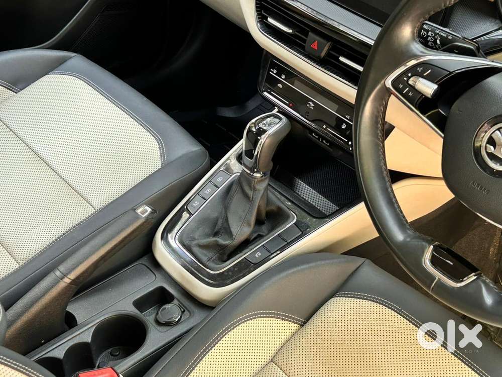 Skoda Slavia 1.0 Tsi Style At, 2023, Petrol