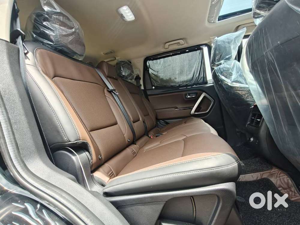 Mahindra Scorpio-n 2.0 Z8 Petrol At 7 Str, 2025, Petrol