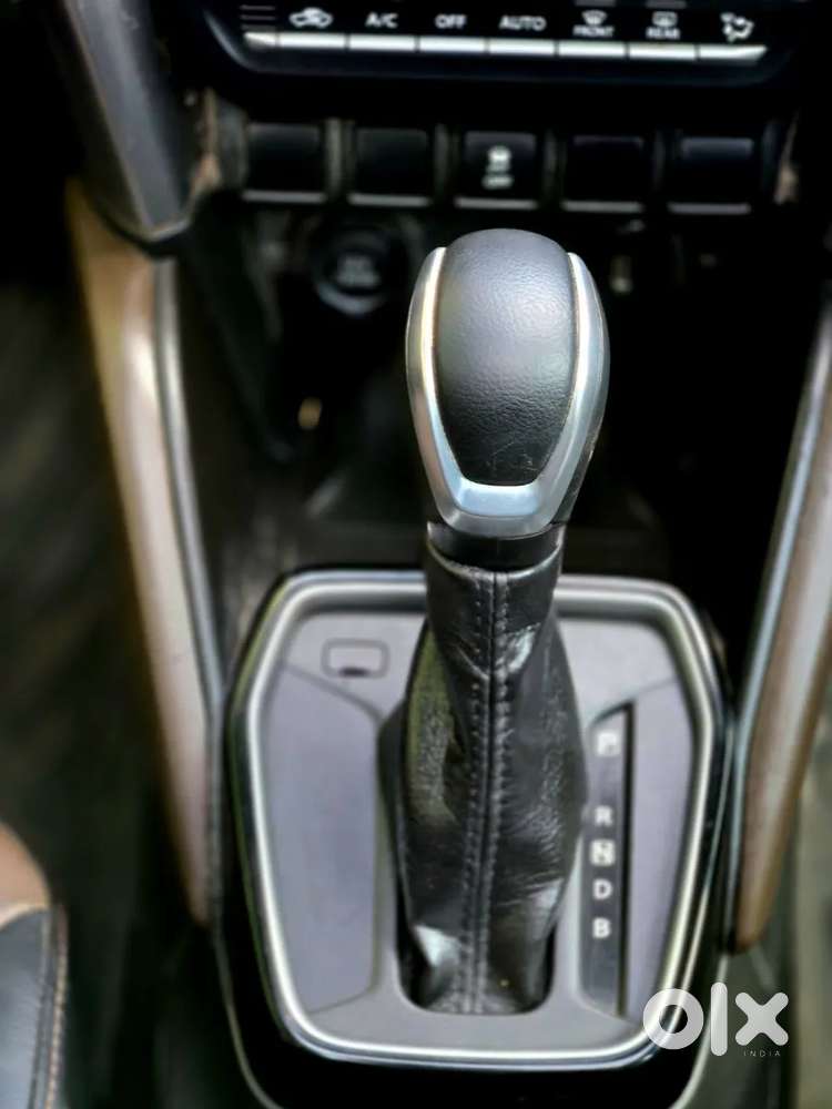 Toyota Urban Cruiser Hyryder 1.5 V Hybrid, 2023, Petrol