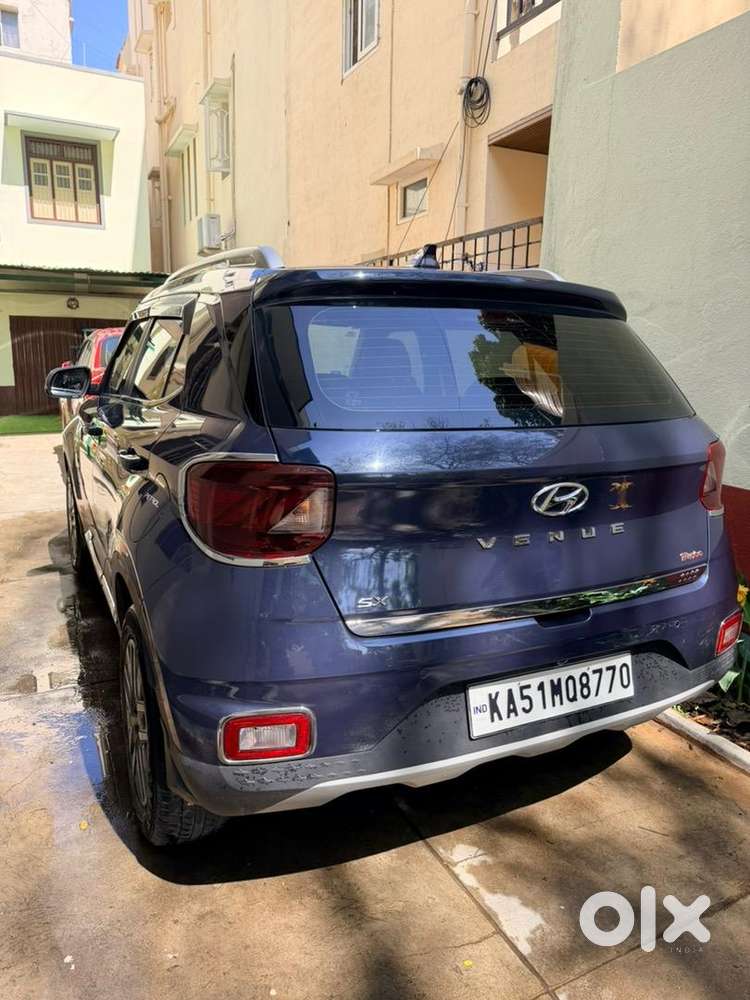 Hyundai Venue 2021 Petrol 29500 Km Driven