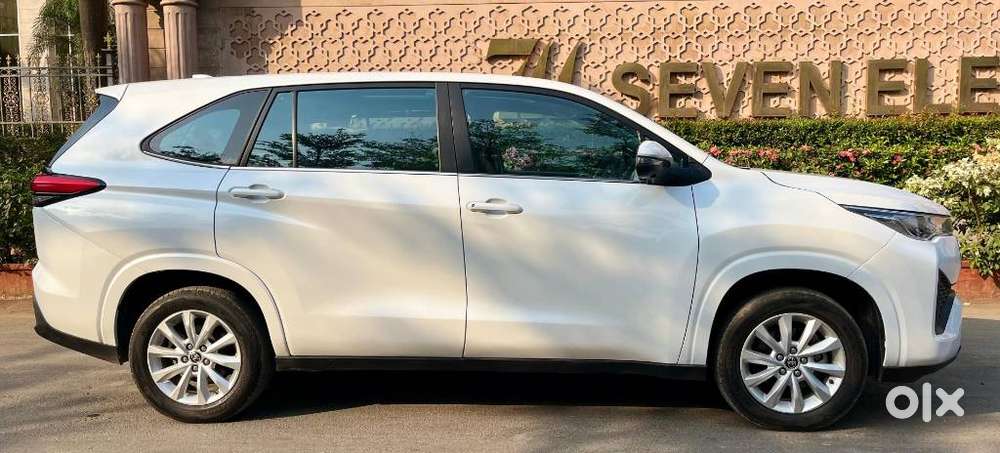 Toyota Innova Hycross, 2025, Petrol