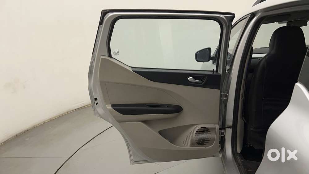 Renault Triber Rxz, 2022, Petrol